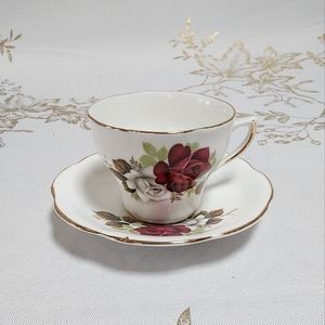 Royal Dover Fine English Bone China Tea Cup & Saucer - Vintage Red Rose Design